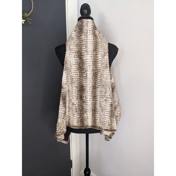 Karen Kane Soft Boho Lagenlook Faux Fur Open Front Asymmetrical Hem Vest Large - Picture 2 of 6